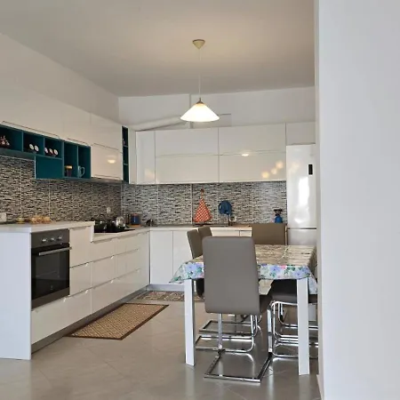 Апартаменты Tirent Apartment-bright & Airy 2br Flat *